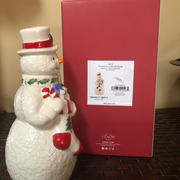 Lenox 7” Snowman with Stocking Ceramic Figurine 2023 collectible in original box - Picture 3 of 6